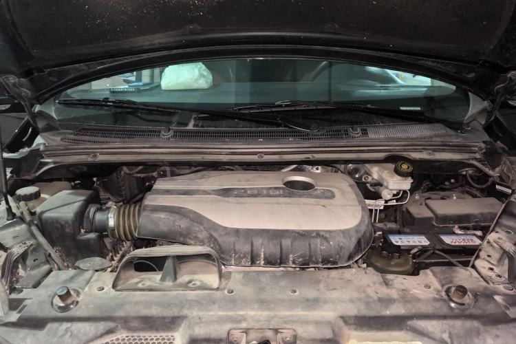 Used SAIC MAXUS G10 2015 2.0T Automatic Anniversary Edition Engine Bay