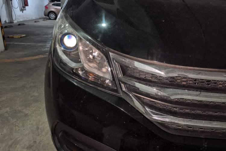 Used SAIC MAXUS G10 2015 2.0T Automatic Anniversary Edition Exterior 6
