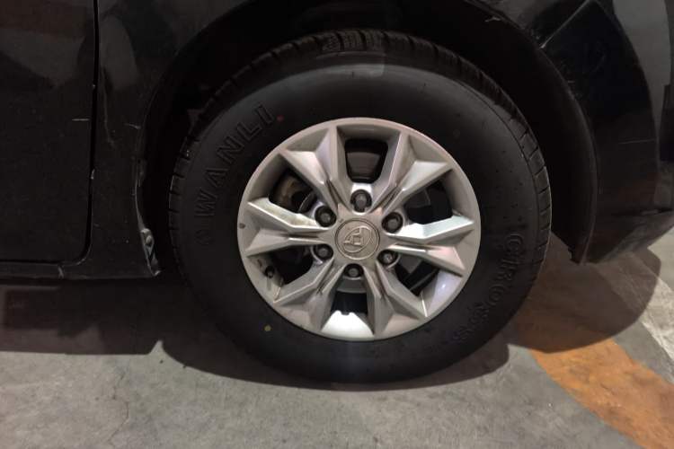 Used SAIC MAXUS G10 2015 2.0T Automatic Anniversary Edition Exterior 7