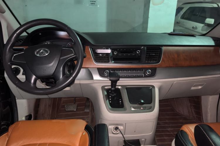 Used SAIC MAXUS G10 2015 2.0T Automatic Anniversary Edition Interior 2