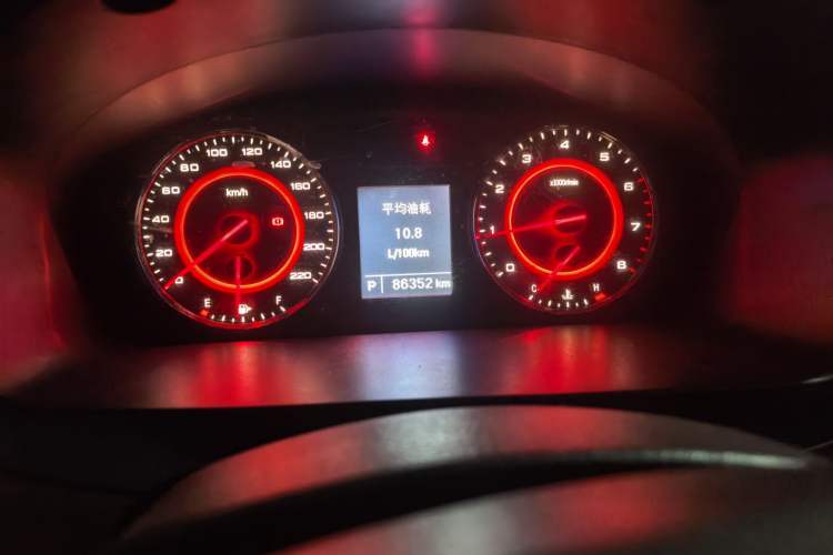 Used SAIC MAXUS G10 2015 2.0T Automatic Anniversary Edition Odometer Close Up