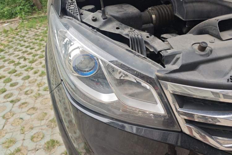 Used SAIC MAXUS G10  Right Front Headlight