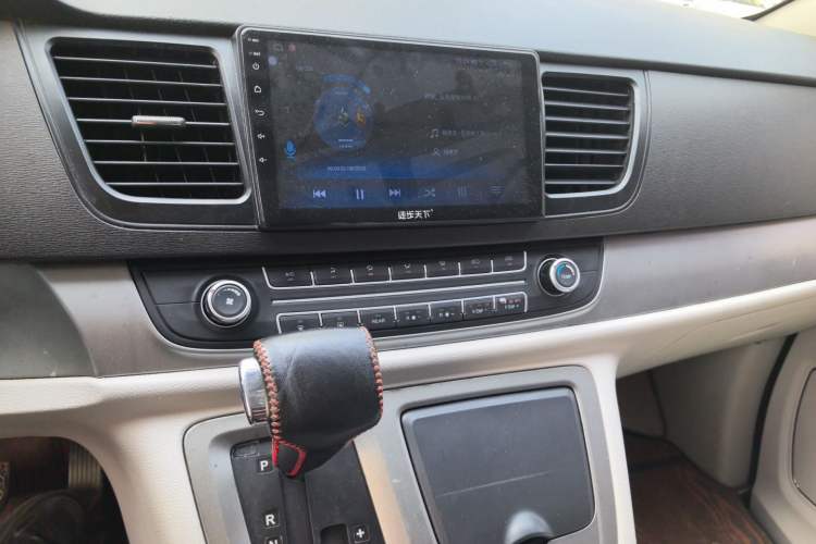 Used SAIC MAXUS G10 2015 2.0T Automatic Anniversary Edition Audio And AC Panel