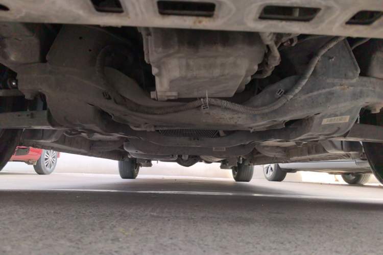 Used SAIC MAXUS G10 2015 2.0T Automatic Anniversary Edition Chassis Front