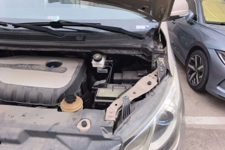 Used SAIC MAXUS G10 2015 2.0T Automatic Anniversary Edition Engine Bay Left