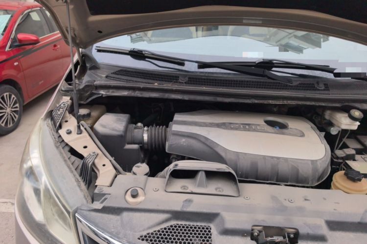 Used SAIC MAXUS G10 2015 2.0T Automatic Anniversary Edition Engine Bay Right