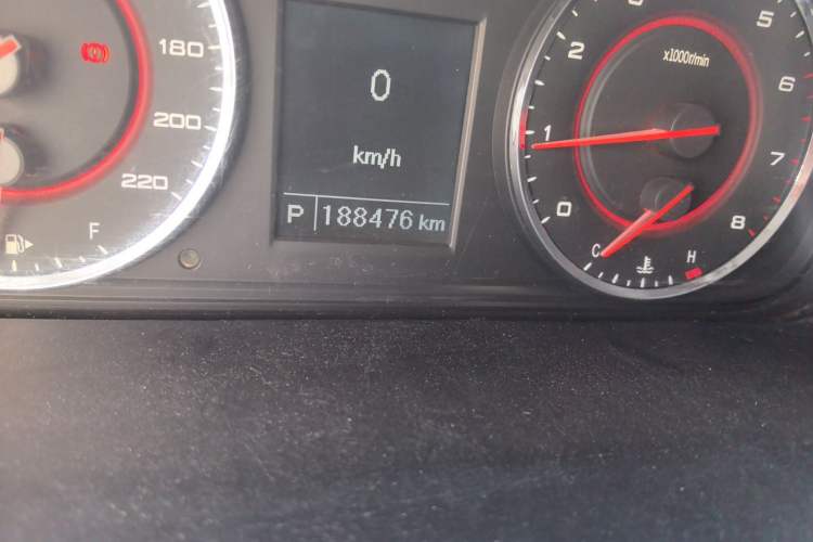 Used SAIC MAXUS G10 2015 2.0T Automatic Anniversary Edition Odometer Close Up