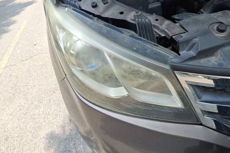 Used SAIC MAXUS G10  Right Front Headlight