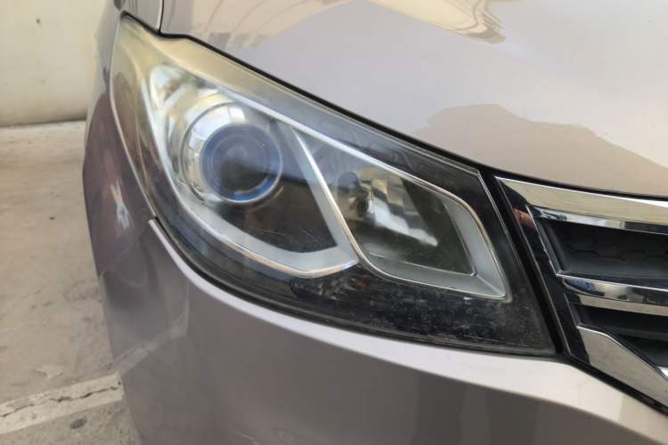 Used SAIC MAXUS G10 2015 2.0T Automatic Anniversary Edition Right Front Headlight