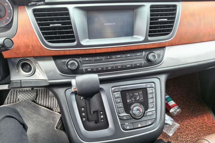 Used SAIC MAXUS G10 2015 2.0T Automatic Anniversary Edition Audio And AC Panel