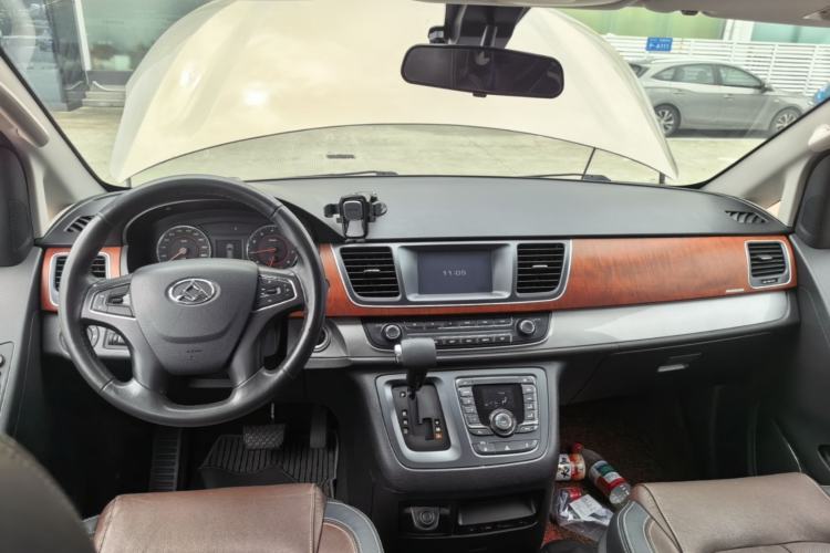 Used SAIC MAXUS G10 2015 2.0T Automatic Anniversary Edition Center Console
