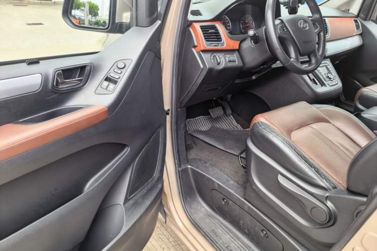 Used SAIC MAXUS G10 2015 2.0T Automatic Anniversary Edition Driver Seat