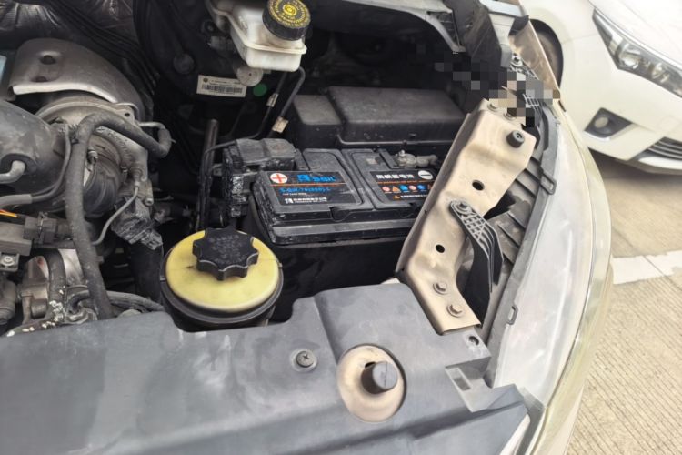 Used SAIC MAXUS G10 2015 2.0T Automatic Anniversary Edition Engine Bay Left