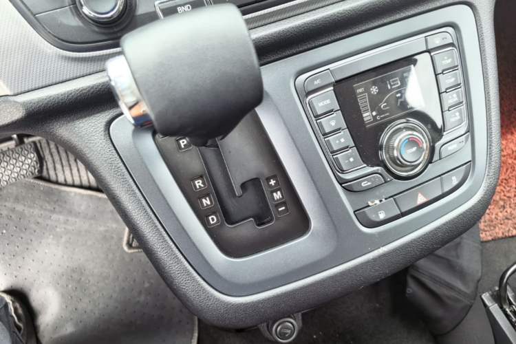 Used SAIC MAXUS G10 2015 2.0T Automatic Anniversary Edition Gear Lever