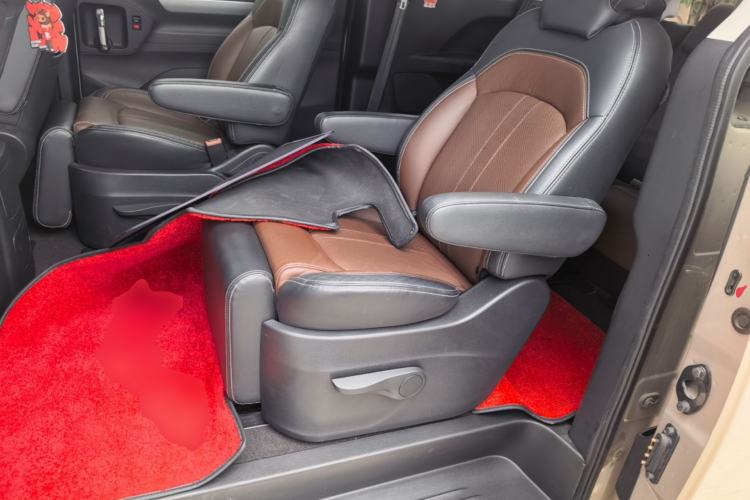 Used SAIC MAXUS G10 2015 2.0T Automatic Anniversary Edition Left Rear Seat
