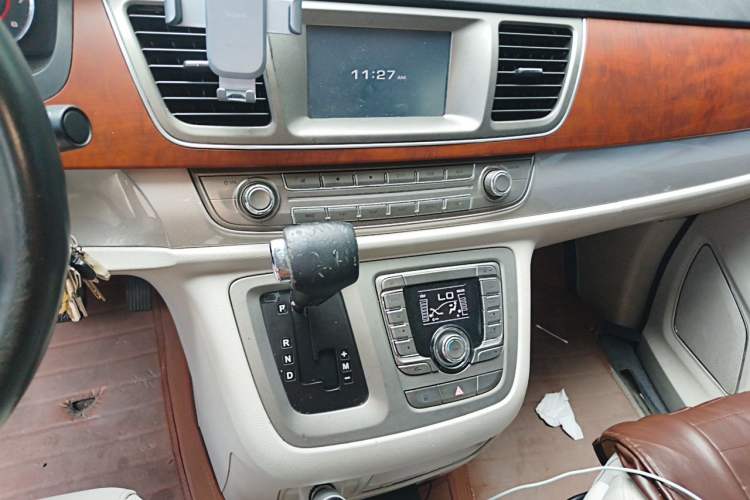 Used SAIC MAXUS G10 2015 2.0T Automatic Anniversary Edition Audio And AC Panel