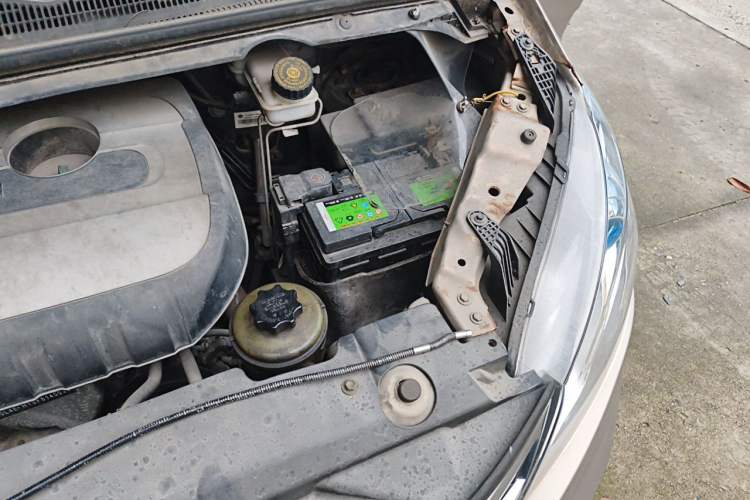 Used SAIC MAXUS G10 2015 2.0T Automatic Anniversary Edition Engine Bay Left