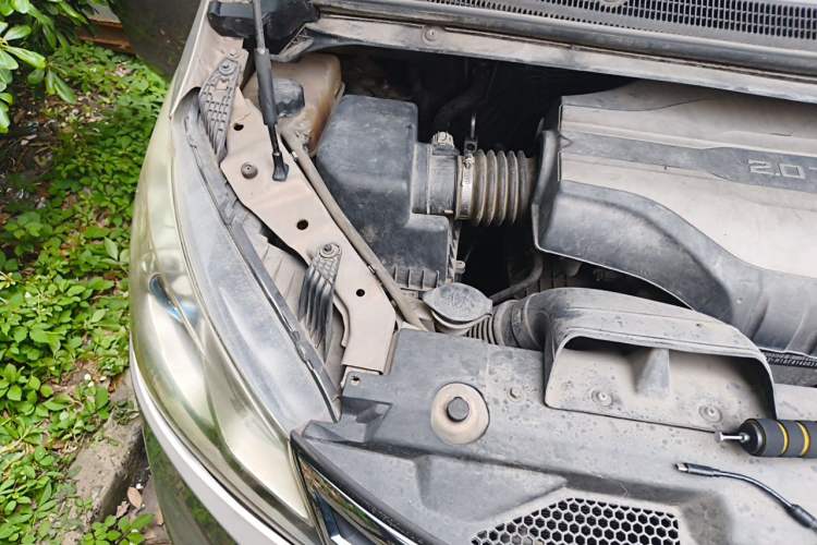 Used SAIC MAXUS G10 2015 2.0T Automatic Anniversary Edition Engine Bay Right