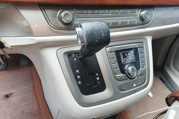 Used SAIC MAXUS G10 2015 2.0T Automatic Anniversary Edition Gear Lever
