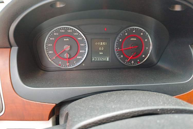 Used SAIC MAXUS G10 2015 2.0T Automatic Anniversary Edition Odometer Close Up