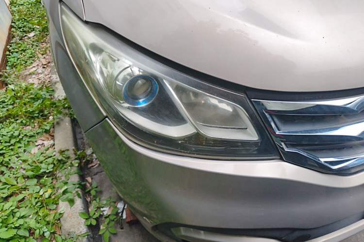 Used SAIC MAXUS G10 2015 2.0T Automatic Anniversary Edition Right Front Headlight