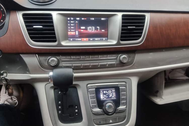 Used SAIC MAXUS G10 2015 2.0T Automatic Anniversary Edition Audio And AC Panel