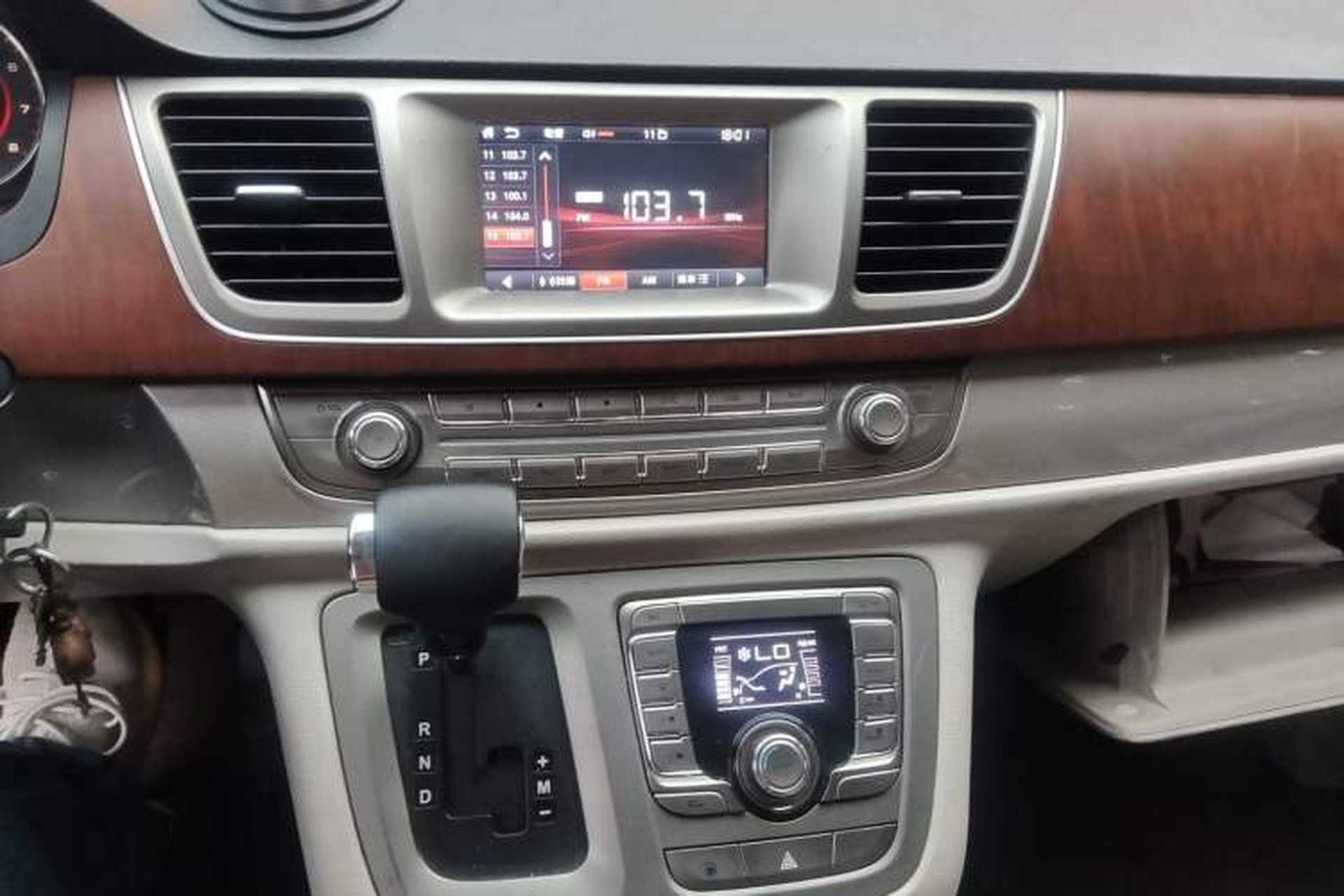 Used SAIC MAXUS G10 2015 2.0T Automatic Anniversary Edition Audio And AC Panel