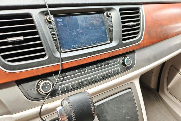 Used SAIC MAXUS G10 2015 2.0T Automatic Anniversary Edition Audio And AC Panel