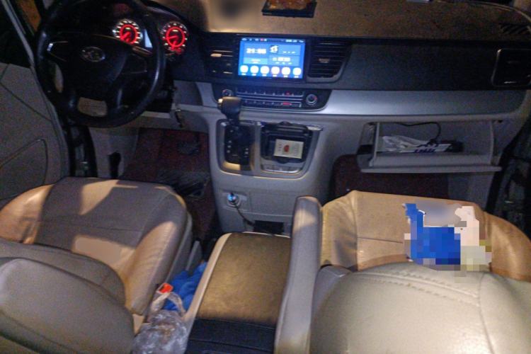 Used SAIC MAXUS G10 2015 2.0T Automatic Anniversary Edition Center Console