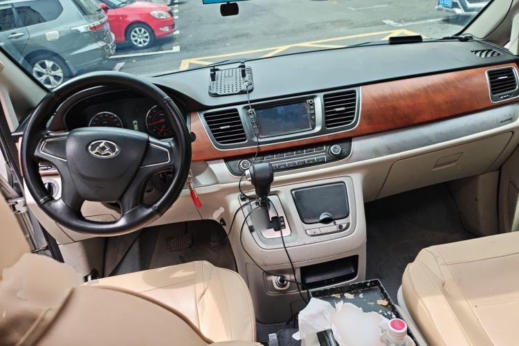 Used SAIC MAXUS G10 2015 2.0T Automatic Anniversary Edition Center Console