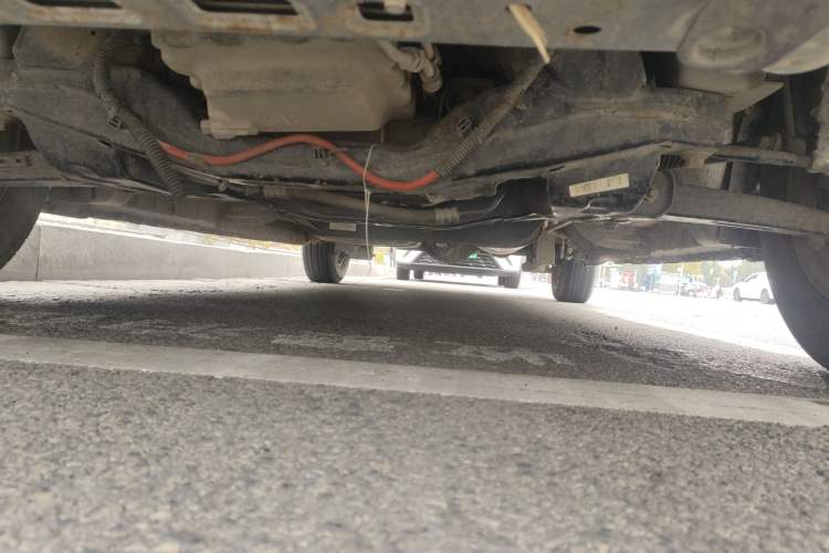 Used SAIC MAXUS G10 2015 2.0T Automatic Anniversary Edition Chassis Front