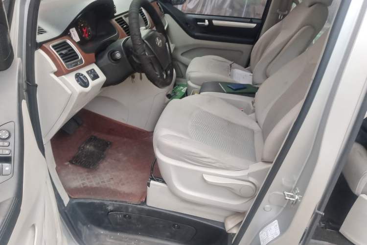 Used SAIC MAXUS G10 2015 2.0T Automatic Anniversary Edition Driver Seat