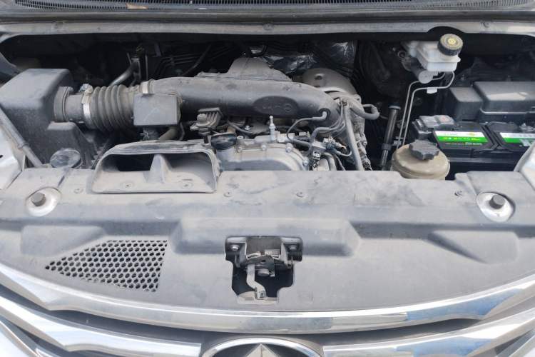 Used SAIC MAXUS G10 2015 2.0T Automatic Anniversary Edition Engine Bay