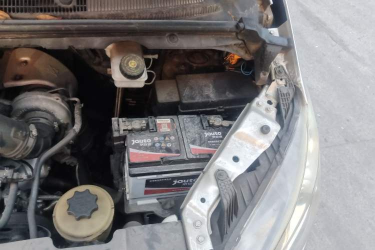 Used SAIC MAXUS G10 2015 2.0T Automatic Anniversary Edition Engine Bay Left