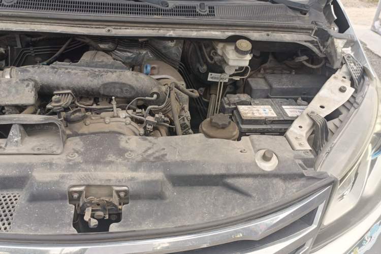 Used SAIC MAXUS G10 2015 2.0T Automatic Anniversary Edition Engine Bay Left