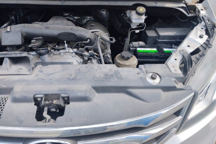 Used SAIC MAXUS G10 2015 2.0T Automatic Anniversary Edition Engine Bay Left