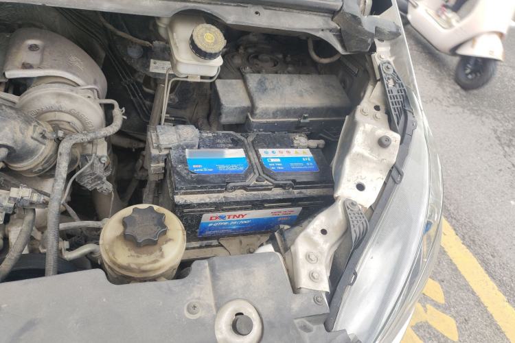 Used SAIC MAXUS G10 2015 2.0T Automatic Anniversary Edition Engine Bay Left