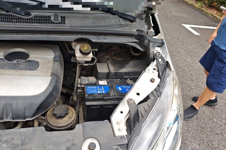 Used SAIC MAXUS G10 2015 2.0T Automatic Anniversary Edition Engine Bay Left