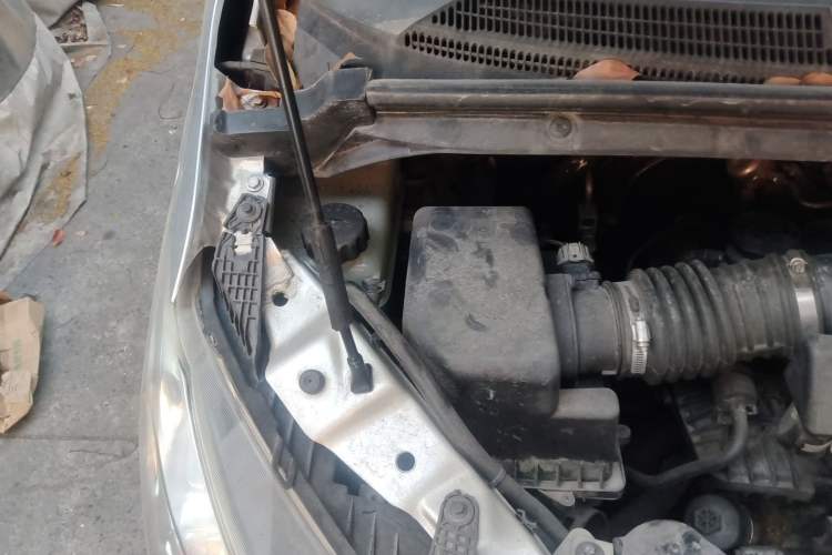 Used SAIC MAXUS G10 2015 2.0T Automatic Anniversary Edition Engine Bay Right