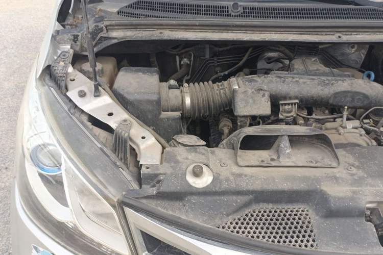 Used SAIC MAXUS G10 2015 2.0T Automatic Anniversary Edition Engine Bay Right