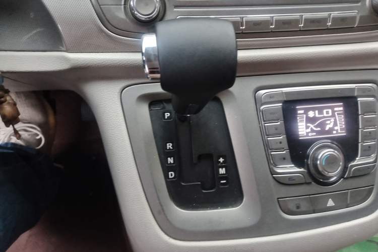 Used SAIC MAXUS G10 2015 2.0T Automatic Anniversary Edition Gear Lever