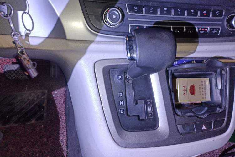 Used SAIC MAXUS G10 2015 2.0T Automatic Anniversary Edition Gear Lever