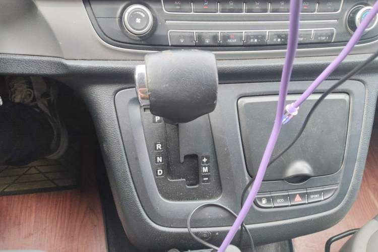 Used SAIC MAXUS G10 2015 2.0T Automatic Anniversary Edition Gear Lever