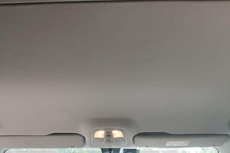 Used SAIC MAXUS G10 2015 2.0T Automatic Anniversary Edition Headliner