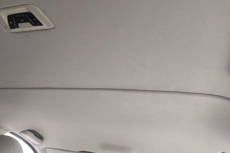 Used SAIC MAXUS G10 2015 2.0T Automatic Anniversary Edition Headliner