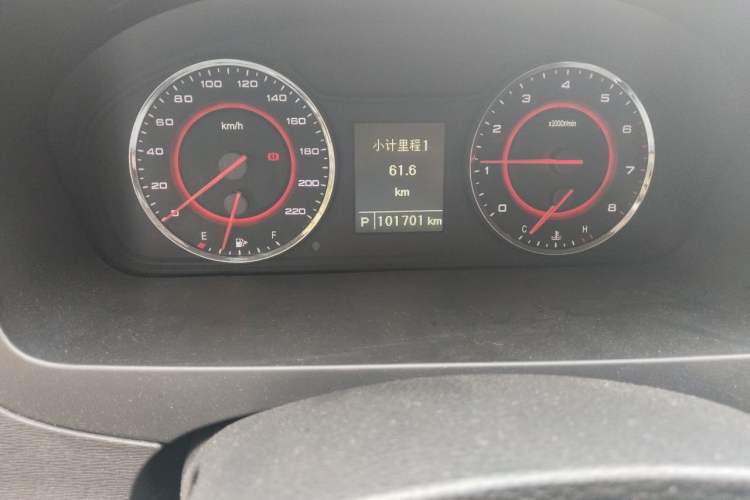 Used SAIC MAXUS G10 2015 2.0T Automatic Anniversary Edition Odometer Close Up