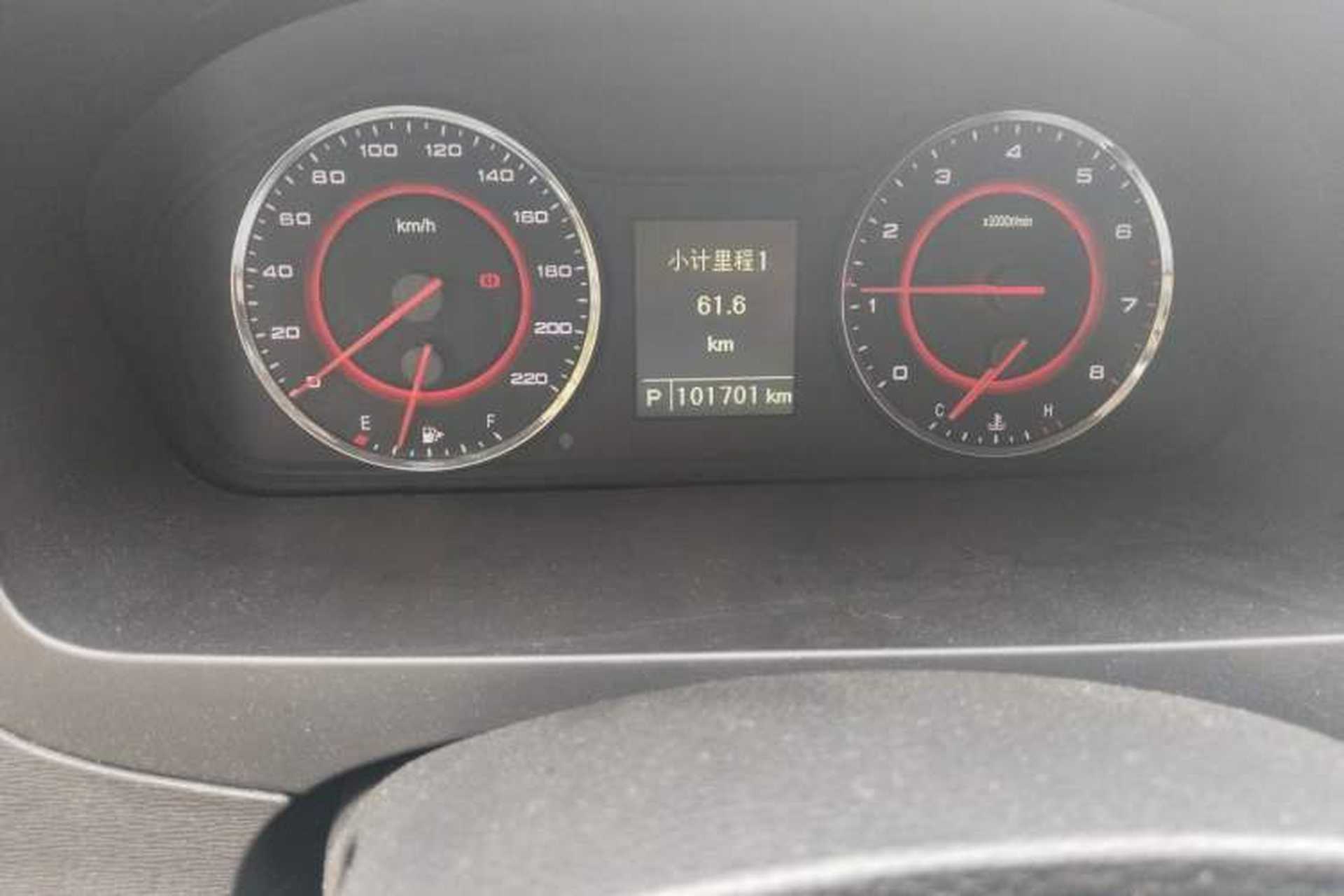 Used SAIC MAXUS G10 2015 2.0T Automatic Anniversary Edition Odometer Close Up
