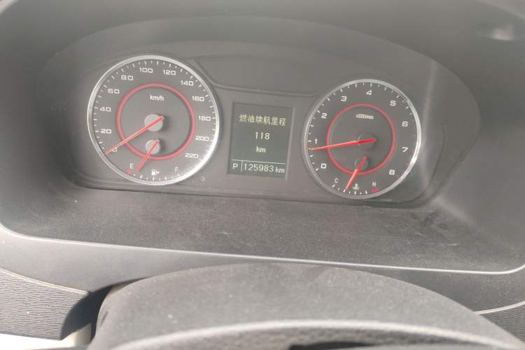Used SAIC MAXUS G10 2015 2.0T Automatic Anniversary Edition Odometer Close Up