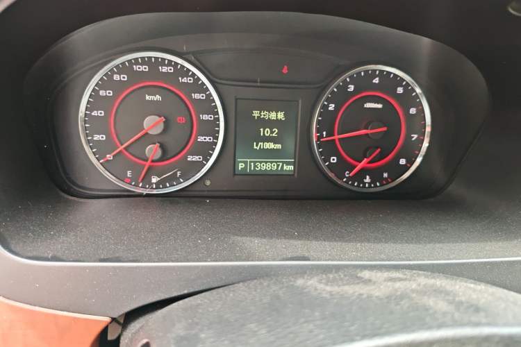 Used SAIC MAXUS G10 2015 2.0T Automatic Anniversary Edition Odometer Close Up