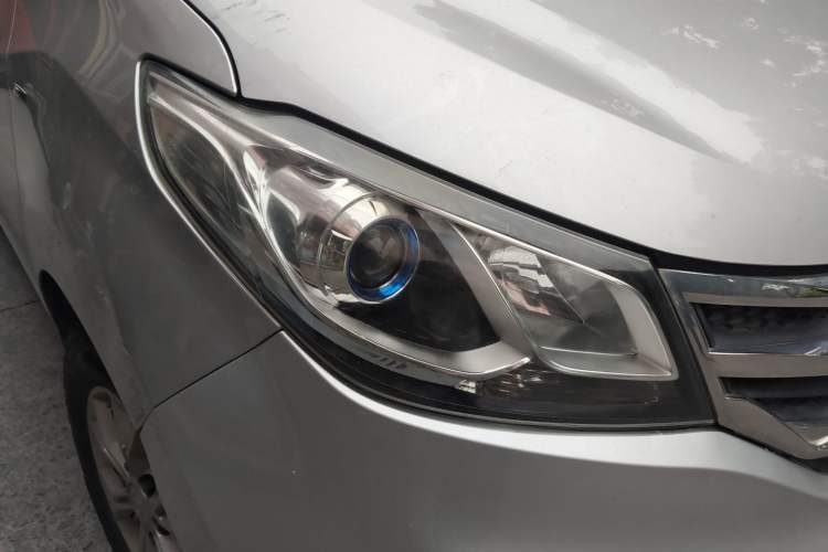 Used SAIC MAXUS G10 2015 2.0T Automatic Anniversary Edition Right Front Headlight